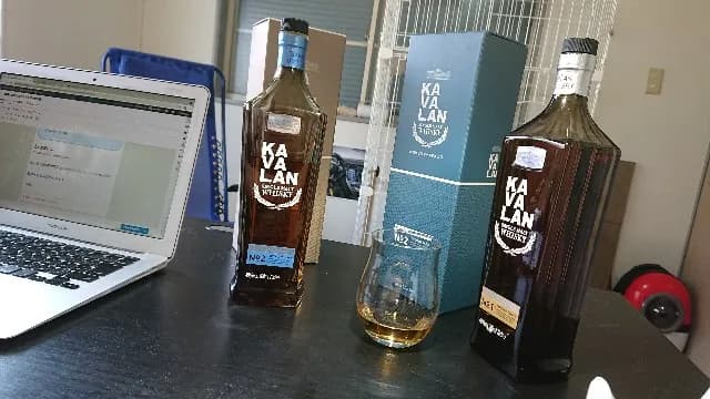 カバラン クラシック シングルモルトウイスキーの実飲時に撮影した写真(筆者撮影)