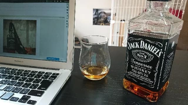 ジャックダニエル ブラック (Old No.7)の実飲時に撮影した写真(筆者撮影)