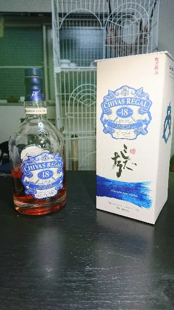 シーバスリーガル 18年 ミズナラ カスク フィニッシュ(免税店限定)の実飲時に撮影した写真(筆者撮影)