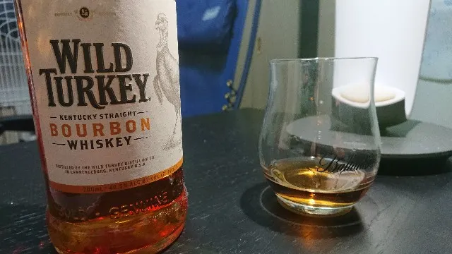 ワイルドターキー スタンダードの実飲時に撮影した写真(筆者撮影)